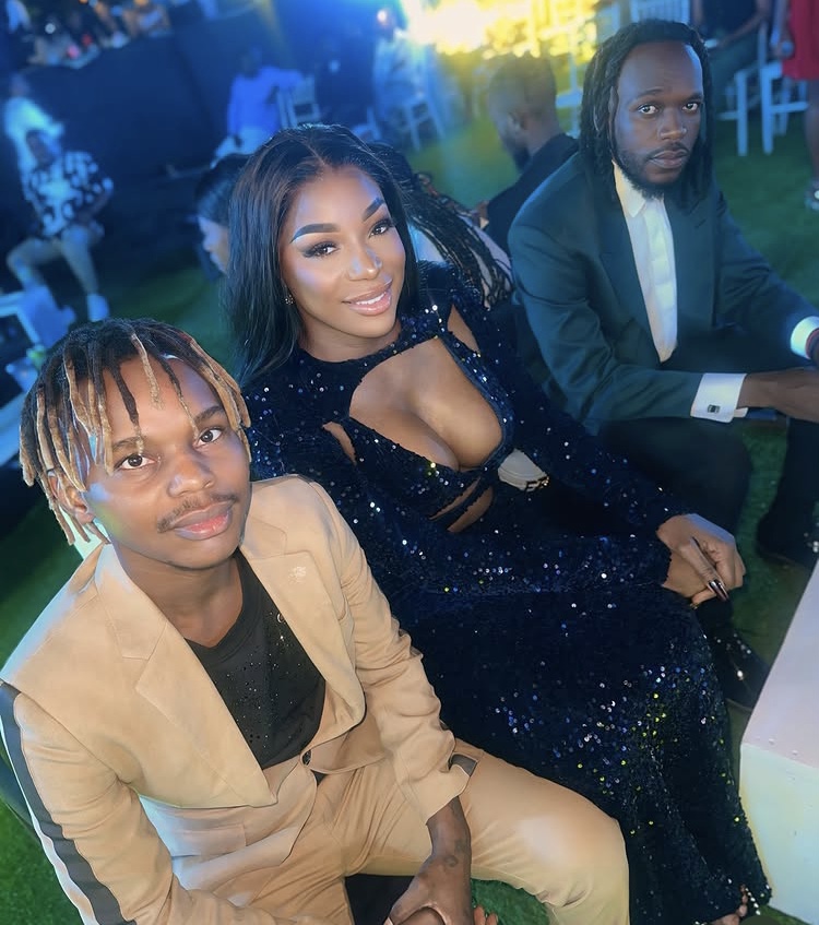 Titica presta homenagem a Dj Devictor e Mona Star: “Vocês fazem parte da minha base”